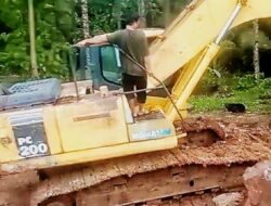 Dampak Banjir Makin Meluas, Warga Bongkar Bangunan Breakwater