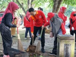 Gerot Wisata di Way Belerang, Bunda Win Tampak Turut Langsung Bersihkan Lokasi