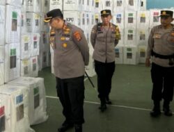 Kapolres Lampung Selatan Perhatikan Kesehatan Petugas Saat Pantau Pleno Tingkat PPK