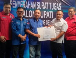 Serahkan Surat Tugas, Demokrat Tidak Ikutan Cawe-cawe Bakal Pendamping Nanang