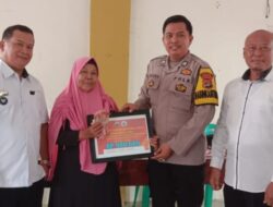 Pemdes Belambangan Salurkan BLT-DD Ekstrim