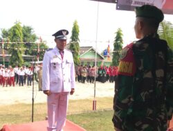 Irlan Rosyadi Lurah Bumi Agung Pimpin Upacara Kenaikan Bendera