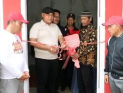 Bupati Nanang Ermanto Serahkan Hasil Bedah Rumah Milik Warga Sidowaluyo