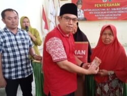 Suyadi Kades Bandar Dalam Salurkan BLT-DD Ekstrem