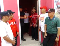 Usai Dibangun Bedah Rumah, Bupati Lampung Selatan H.Nanang Ermanto Serahkan Kunci Kepada Surif