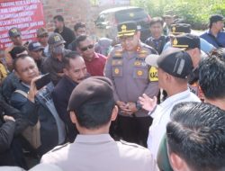 Kedepankan Sentuhan Kemanusiaan, Polisi Dan TNI Bersinergi Jaga Harmoni Saat Penertiban Lahan di Lampung Selatan