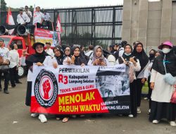 Ribuan Para Honorer Datangi Kantor DPR RI