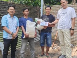 Bentuk Kepedulian, UPK DAPM Kalianda Bersama Kades Hara Banjar Manis Berikan Bantuan