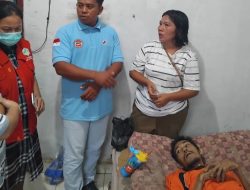 Tim JPKP Lamsel Bantu Warga Yang Sedang Sakit