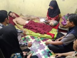 Untuk Meringankan Beban, Dinas Sosial Lamsel Berikan Bantuan Kepada Aliyan Penderita Usus Bocor