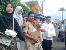 Siswa-Siswi SMA Negeri 1 Kalianda Bagi-Bagi Takjil