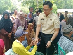 Radityo Egi Pratama Bupati Lamsel Salurkan Bantuan Atensi Kemensos RI