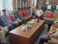Safari Ramadhan, Kakanwil Bukber Bersama Pegawai Lapas Kalianda: Panen Patin dan Bagi Paket Bantuan