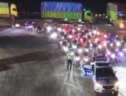 Polisi Kawal Pemudik Dari Pelabuhan Wika Beton Sampai Perbatasan Bandar Lampung