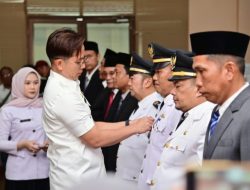 Perdana Lantik 8 Pejabat Administrator, Bupati Egi : Pejabat Jangan Antikritik