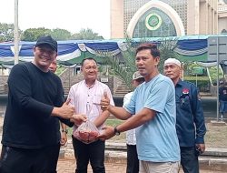 Relawan JARMAS Terima Daging Qurban Dari Bupati EGI Secara Simbolis