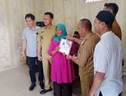 Pemdes Tanjung Heran Salurkan BLT-DD Tahap II dan Bagikan Insentif