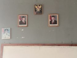 Lapor Pak Kadis Pendidikan Lamsel, SMP Negeri 1 Kalianda Diduga Sengaja Masih Memajang Poto Bupati Yang Lama