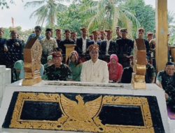 Pangdam XXI/Radin Inten II Ziarah dan Tabur Bunga di Makam Pahlawan Nasional Radin Inten II