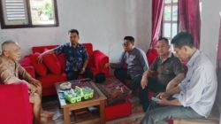 Camat Kalianda Ruris Apdani Kunjungi Warga Yang Sakit