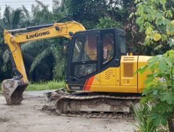 Aktivitas Galian C Diduga Milik Kades Bikin Rusak Jalan yang Baru Diresmikan