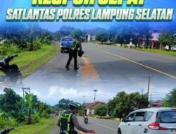 Satlantas Polres Lamsel Gerak Cepat Bersihkan Tumpahan Minyak di Sidomulyo