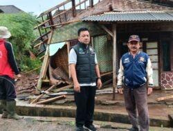 Gerak Cepat Camat Kalianda Tinjau Rumah Roboh Akibat Cuaca Ekstrem di Desa Sumur Kumbang